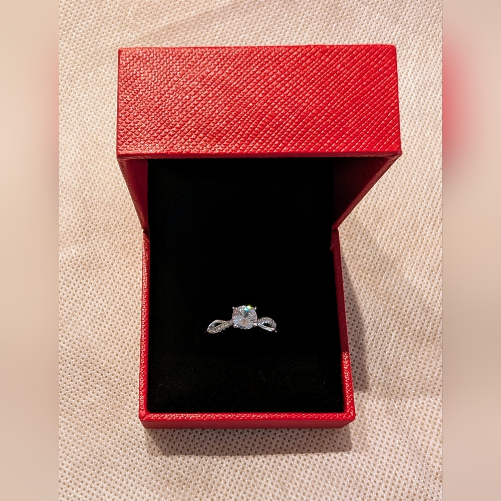 Moissanite Diamond Silver Ring with Twisted Band And Diamond Accents